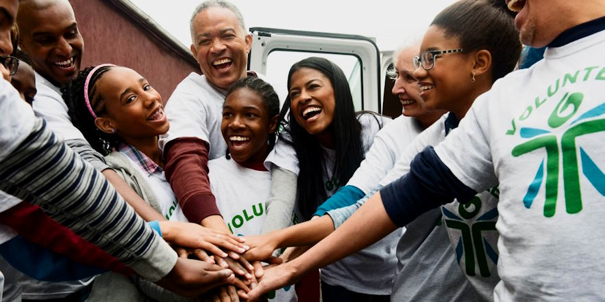 volunteering-and-giving-back